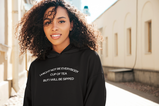 I MIGHT NOT BE EVERYBODY CUP OF TEA BUT I WILL BE SIPPED (UNISEX)